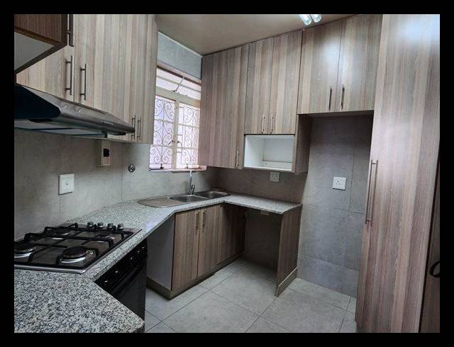 2 BEDROOM APARTMENT FOR SALE IN ESSENWOOD